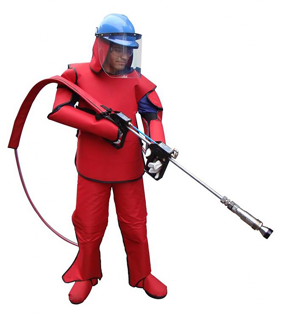 Защитный костюм при работе с оборудованием на сверхвысоком давлении