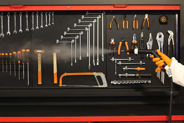 Пароочиститель в работе