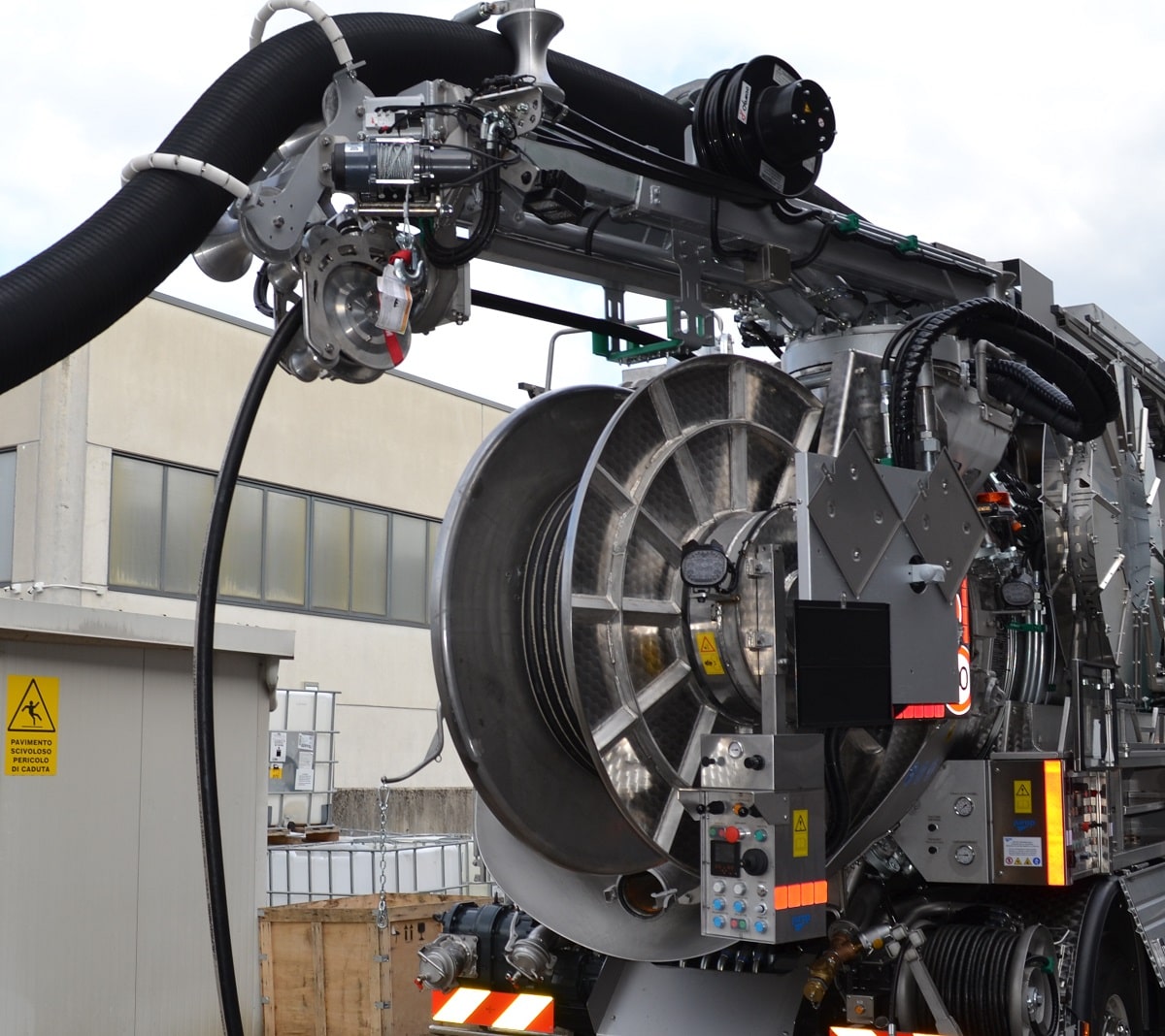 Каналопромывочная машина